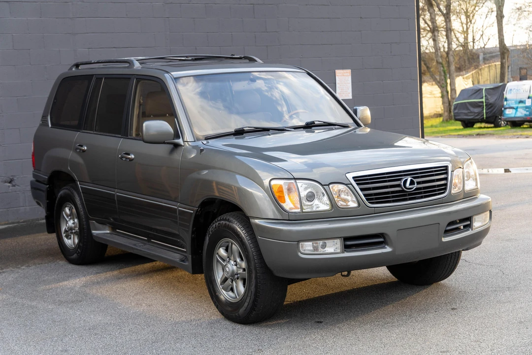 2002 Lexus LX 2nd Gen - Image 14 of 31