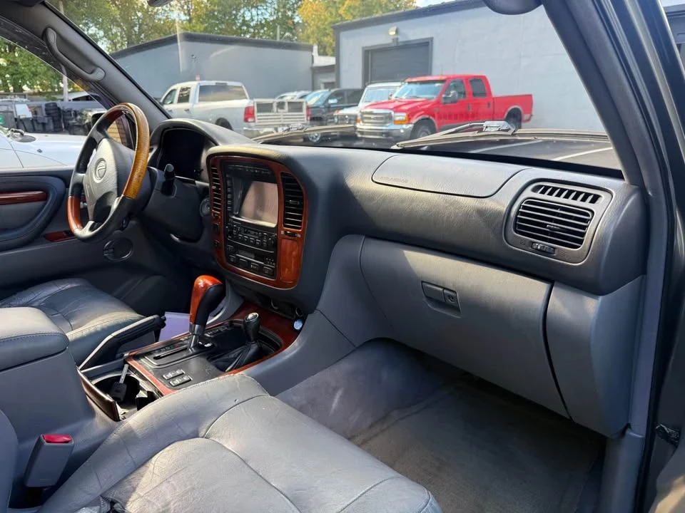 2002 Lexus LX 2nd Gen - Image 8 of 13