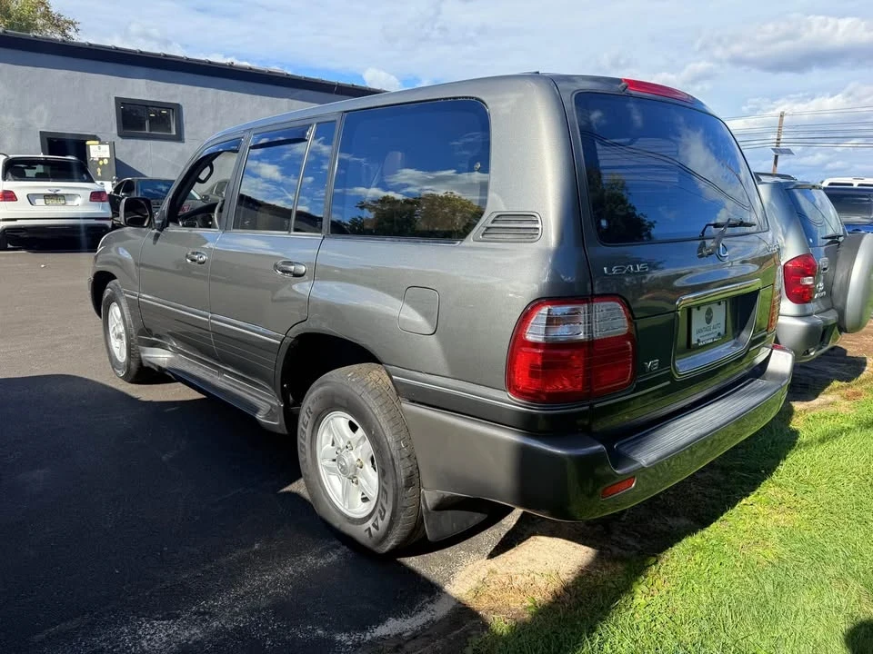 2002 Lexus LX 2nd Gen - Image 4 of 13