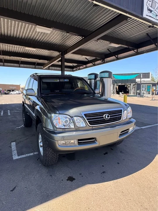2002 Lexus LX 2nd Gen - Image 2 of 9
