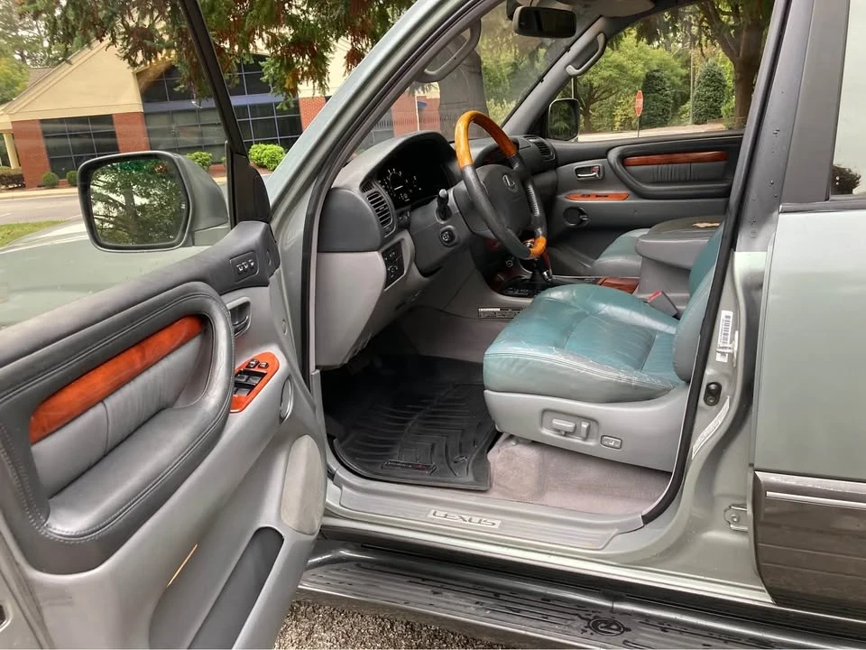 2002 Lexus LX 2nd Gen - Image 9 of 20