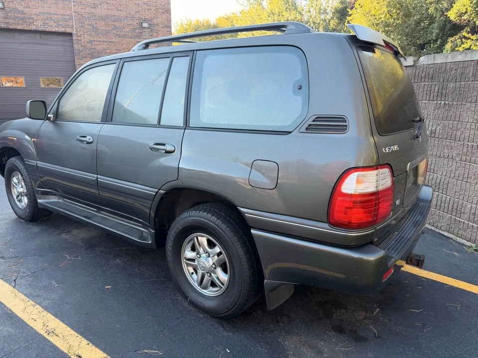 2002 Lexus LX 2nd Gen - Image 4 of 14