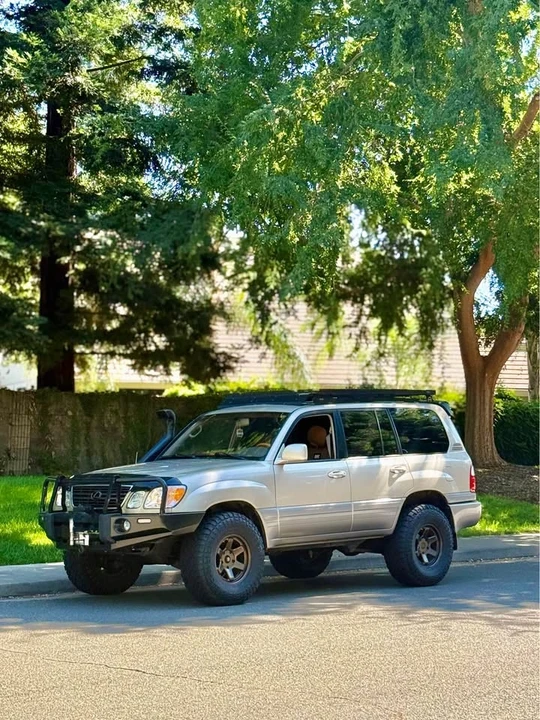 2002 Lexus LX 2nd Gen - Image 6 of 14