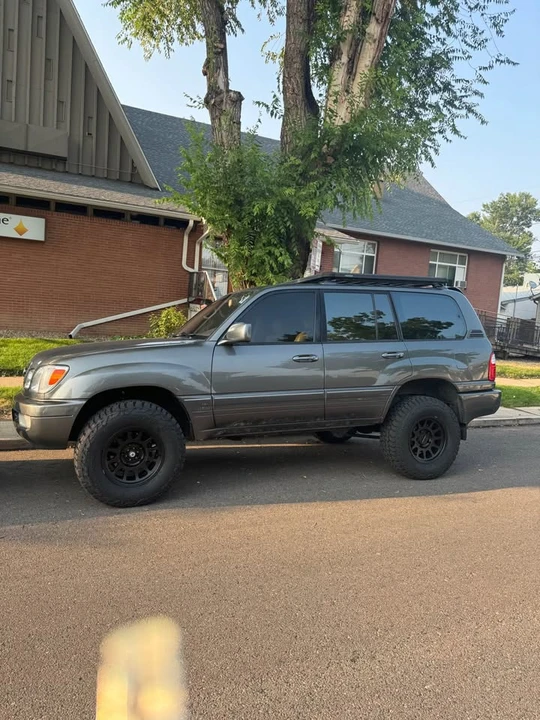 2002 Lexus LX 2nd Gen - Image 8 of 9