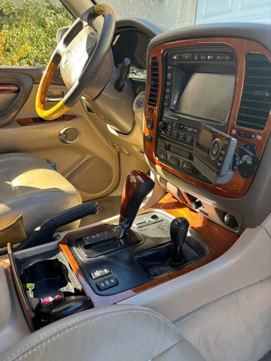 2002 Lexus LX 2nd Gen - Image 4 of 5