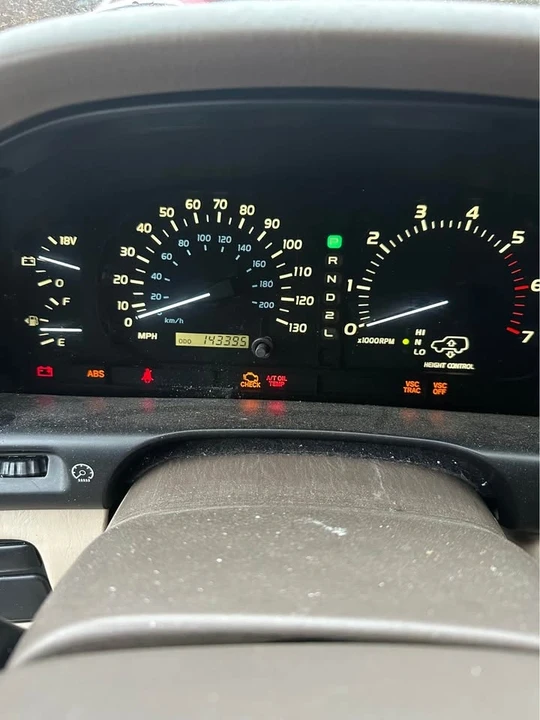 2002 Lexus LX 2nd Gen - Image 6 of 8