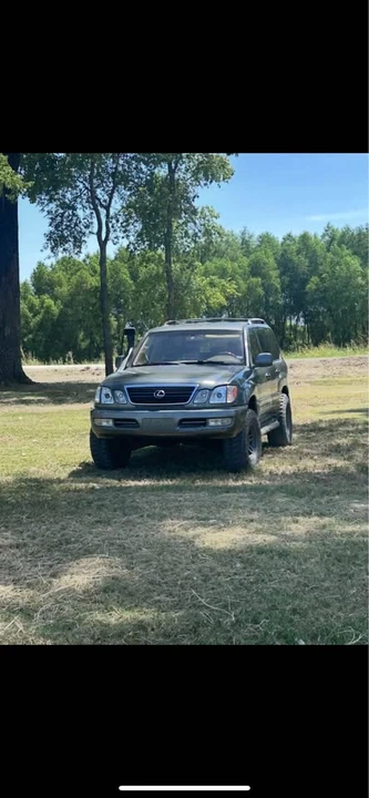 2002 Lexus LX 1st Gen - Image 9 of 13