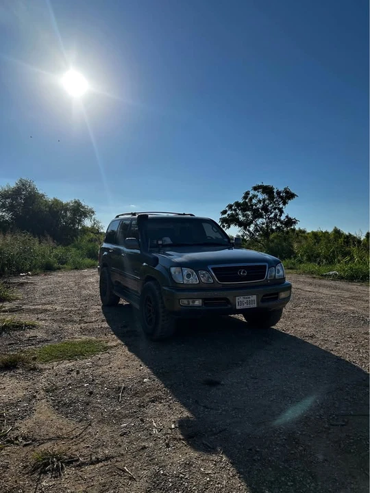 2002 Lexus LX 1st Gen - Image 5 of 13