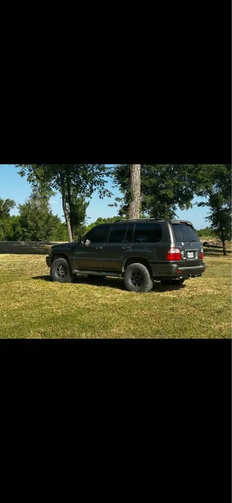 2002 Lexus LX 1st Gen - Image 7 of 13