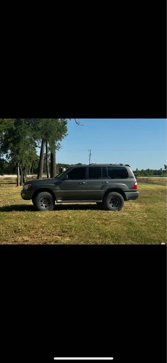2002 Lexus LX 1st Gen - Image 6 of 13