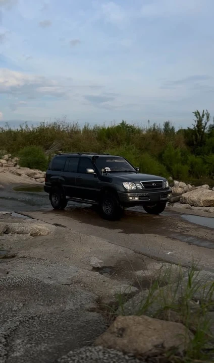 2002 Lexus LX 1st Gen - Image 3 of 13