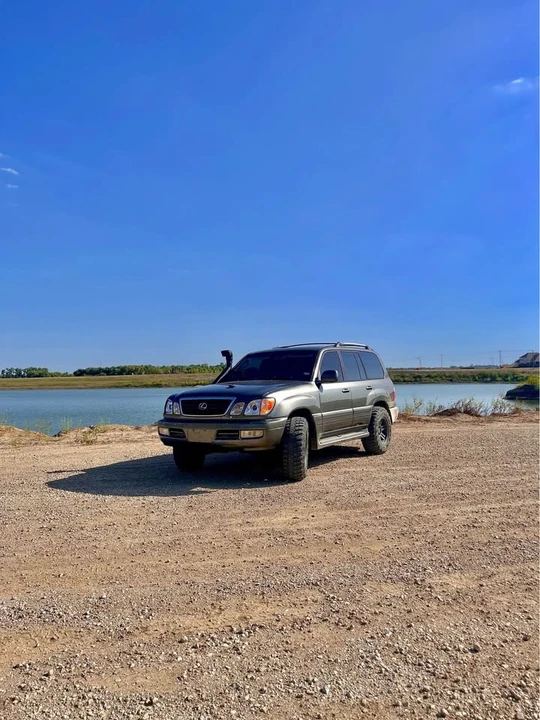 2002 Lexus LX 1st Gen - Image 8 of 13