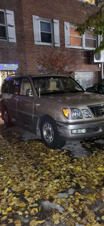 2002 Lexus LX 2nd Gen - Image 5 of 7