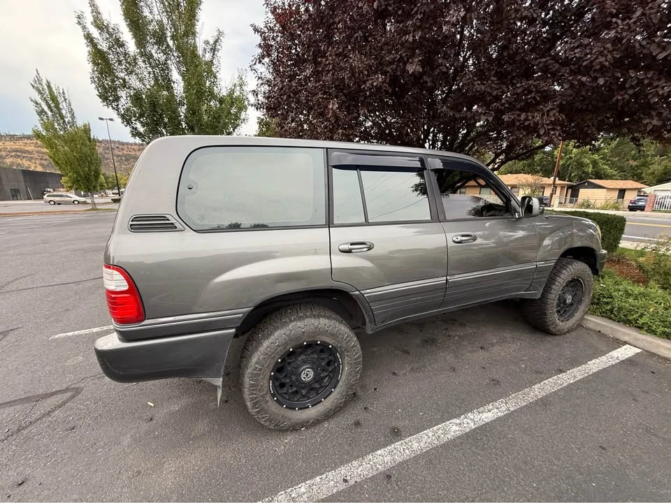 2002 Lexus LX 2nd Gen - Image 2 of 9