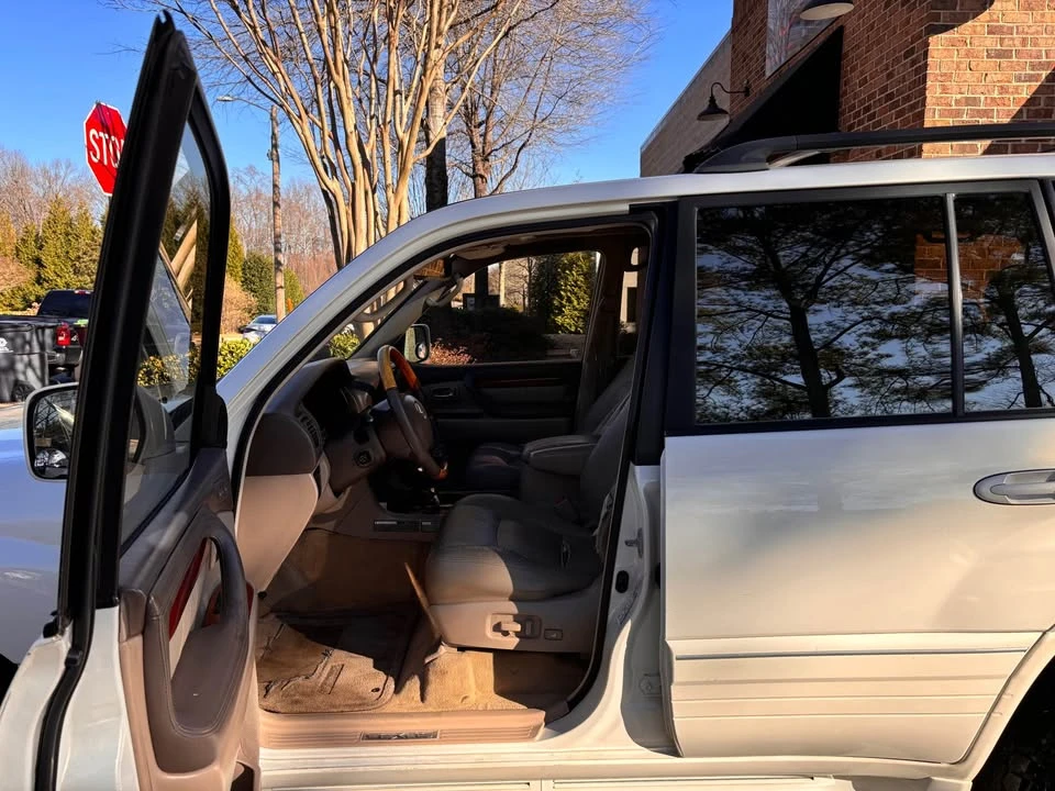 2002 Lexus LX 1st Gen - Image 11 of 16