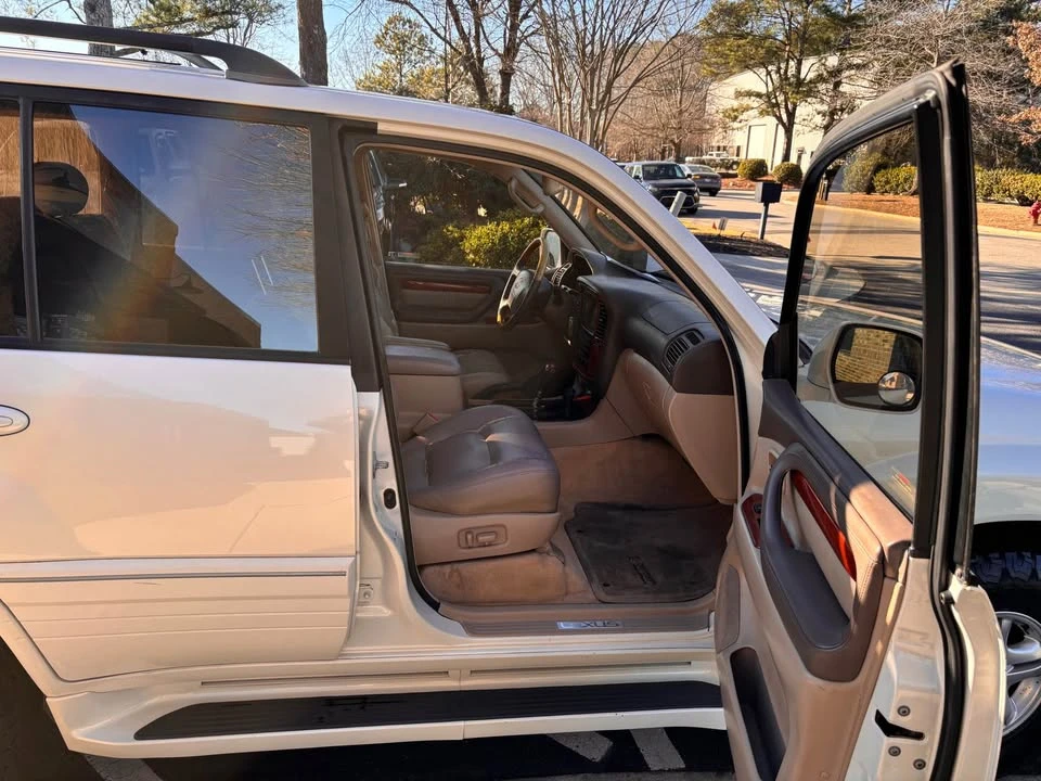 2002 Lexus LX 2nd Gen - Image 13 of 20