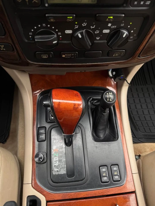 2002 Lexus LX 2nd Gen - Image 19 of 20