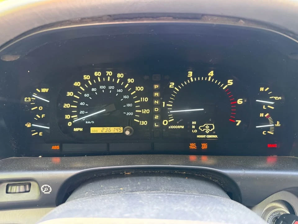2002 Lexus LX 2nd Gen - Image 16 of 17