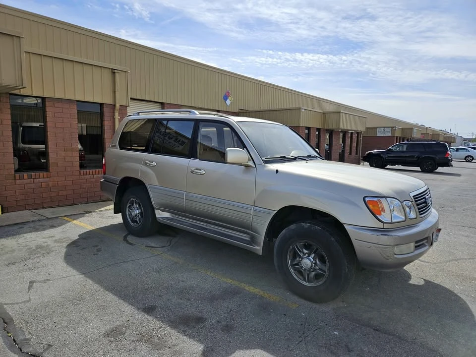 2002 Lexus LX 2nd Gen - Image 3 of 10