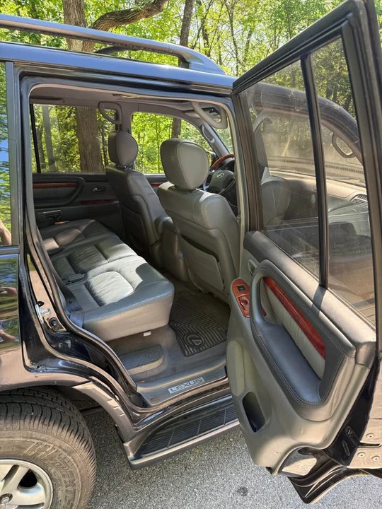2002 Lexus LX 2nd Gen - Image 11 of 17