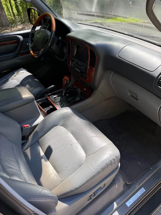 2002 Lexus LX 2nd Gen - Image 10 of 17