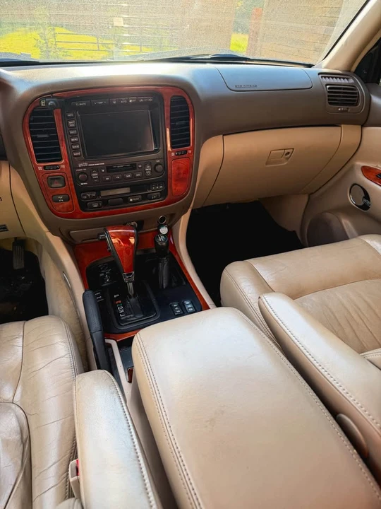 2002 Lexus LX 2nd Gen - Image 6 of 10
