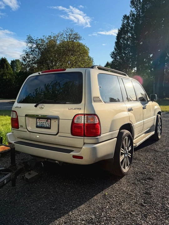 2002 Lexus LX 2nd Gen - Image 3 of 10