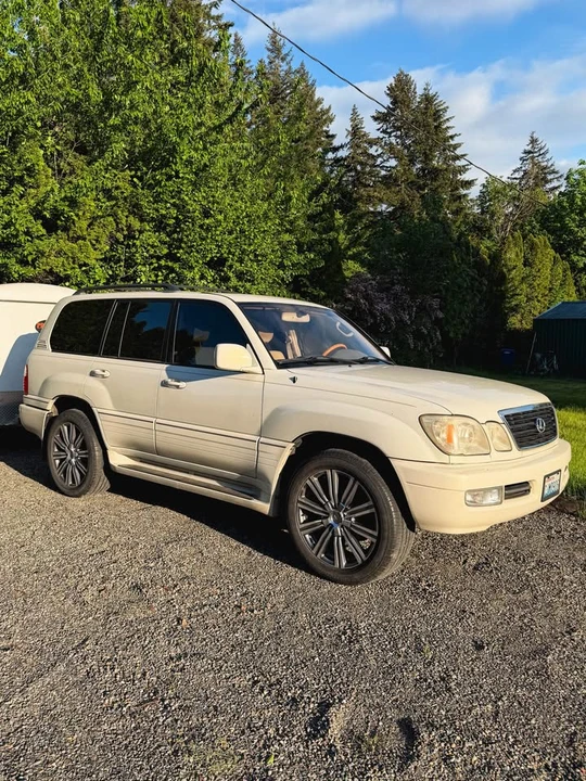 2002 Lexus LX 2nd Gen - Image 4 of 10