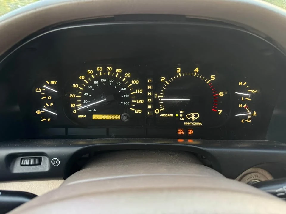 2002 Lexus LX 2nd Gen - Image 15 of 20