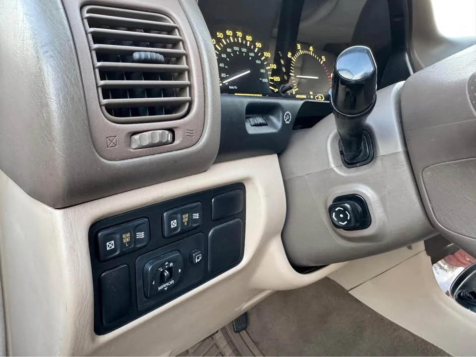 2002 Lexus LX 2nd Gen - Image 19 of 20
