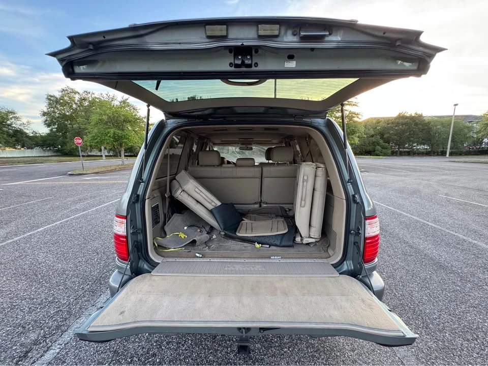 2002 Lexus LX 2nd Gen - Image 17 of 20
