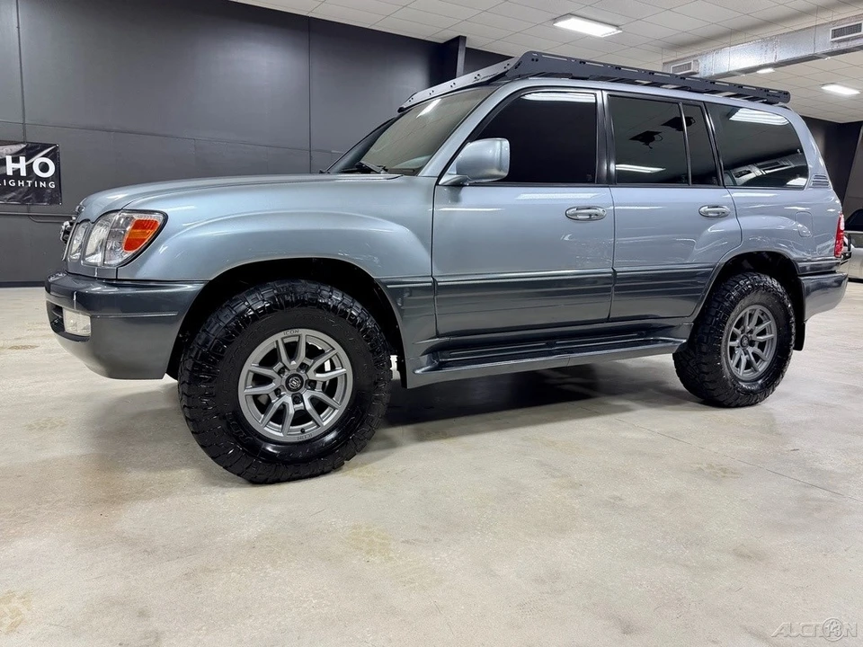 2002 Lexus LX 2nd Gen - Image 2 of 12