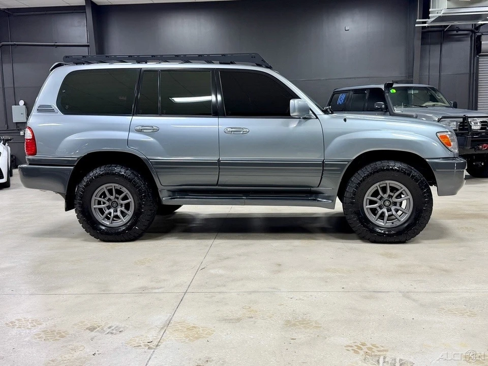 2002 Lexus LX 2nd Gen - Image 8 of 12