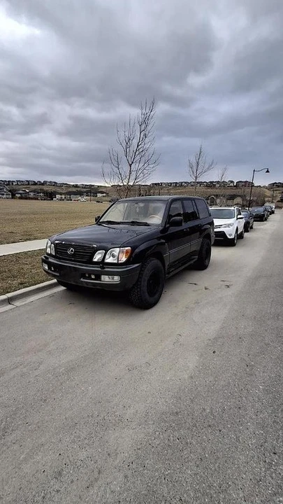 2002 Lexus LX 2nd Gen - Image 9 of 12