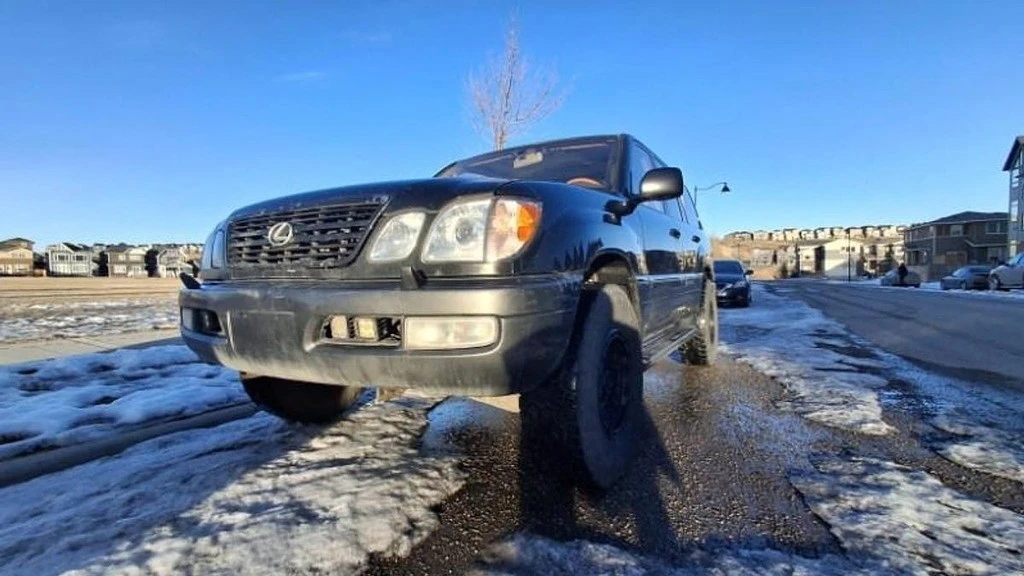 2002 Lexus LX 2nd Gen - Image 2 of 12