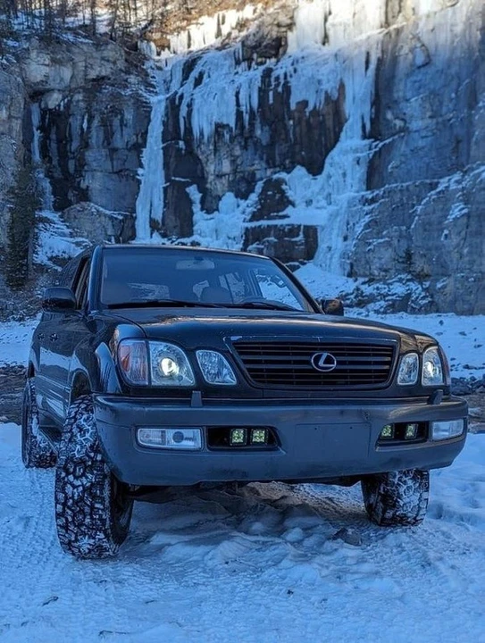 2002 Lexus LX 2nd Gen - Image 5 of 12
