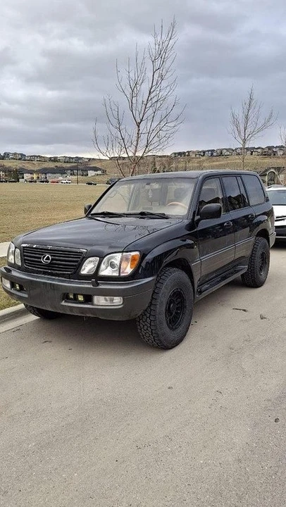 2002 Lexus LX 2nd Gen - Image 10 of 12