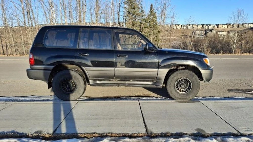 2002 Lexus LX 2nd Gen - Image 11 of 12