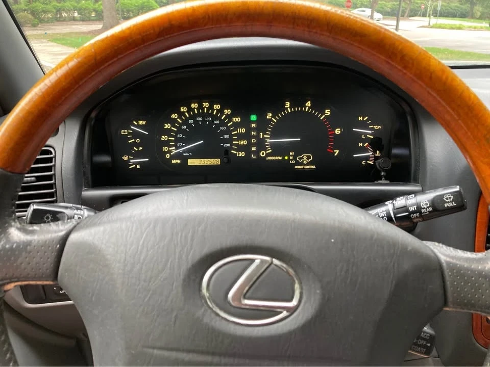 2002 Lexus LX 2nd Gen - Image 19 of 20