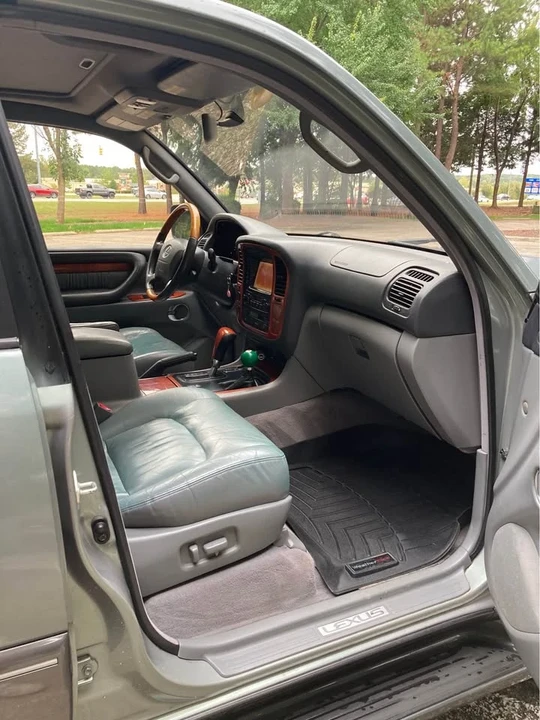 2002 Lexus LX 2nd Gen - Image 5 of 20