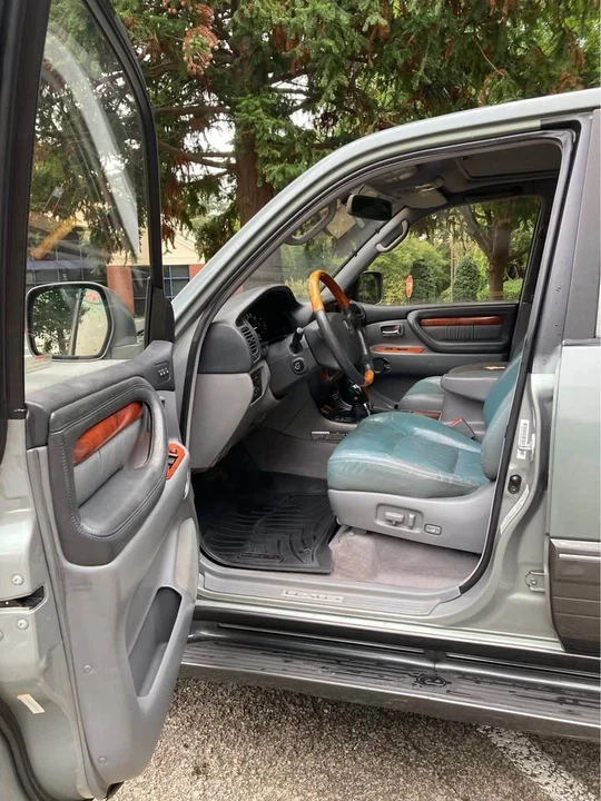 2002 Lexus LX 2nd Gen - Image 9 of 20