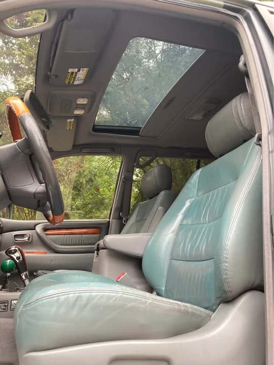 2002 Lexus LX 2nd Gen - Image 11 of 20
