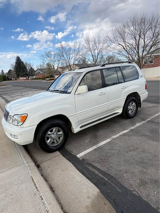 2002 Lexus LX 2nd Gen - Image 3 of 9
