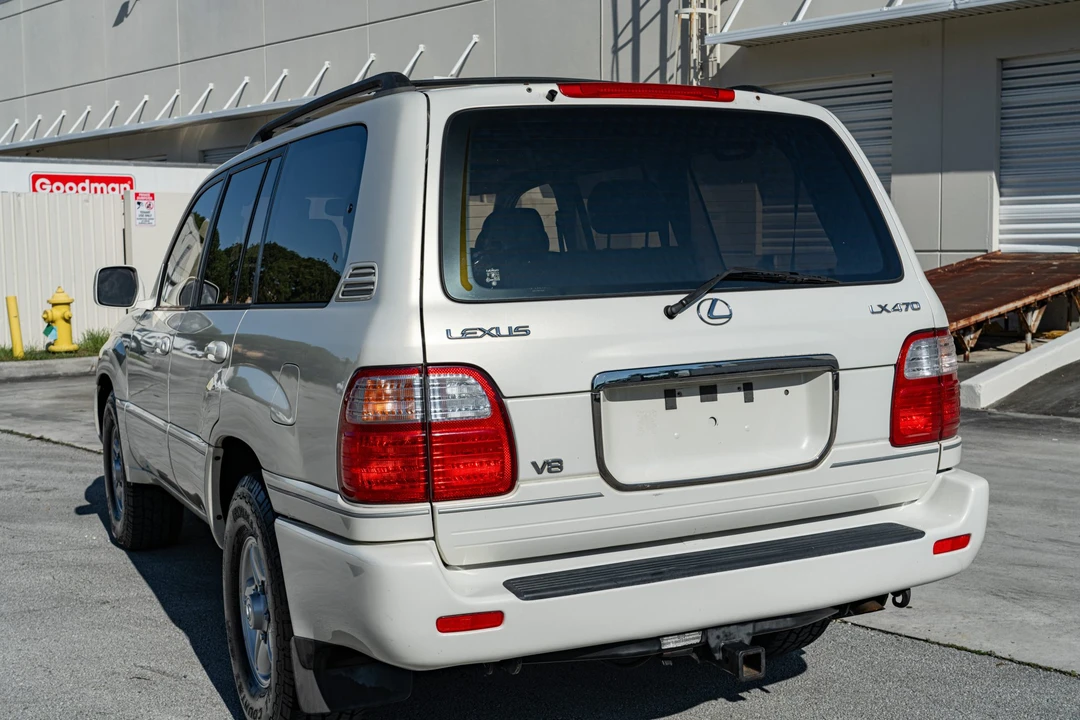 2002 Lexus LX 2nd Gen - Image 13 of 31