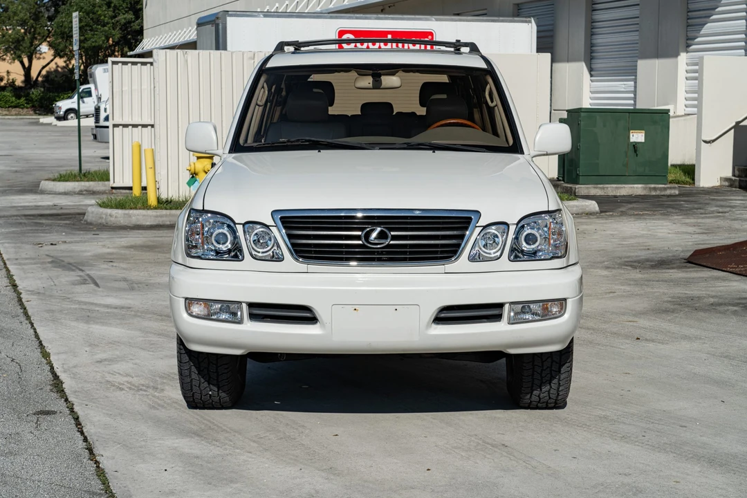 2002 Lexus LX 2nd Gen - Image 23 of 31