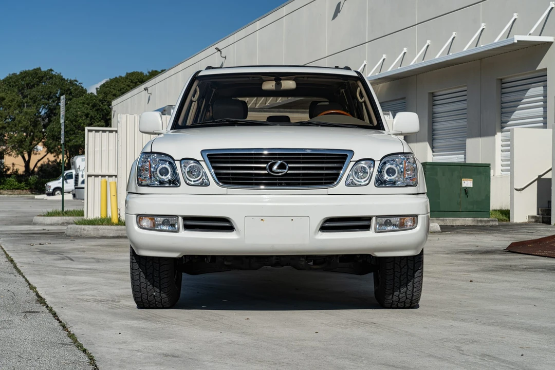 2002 Lexus LX 2nd Gen - Image 22 of 31