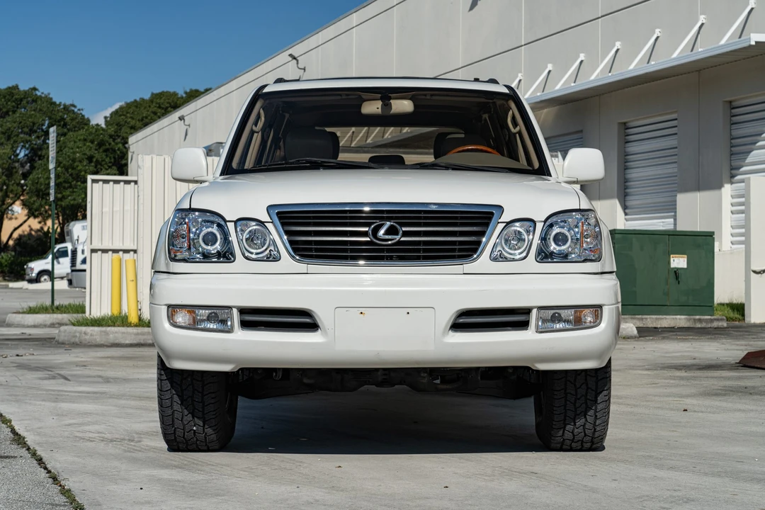 2002 Lexus LX 2nd Gen - Image 24 of 31