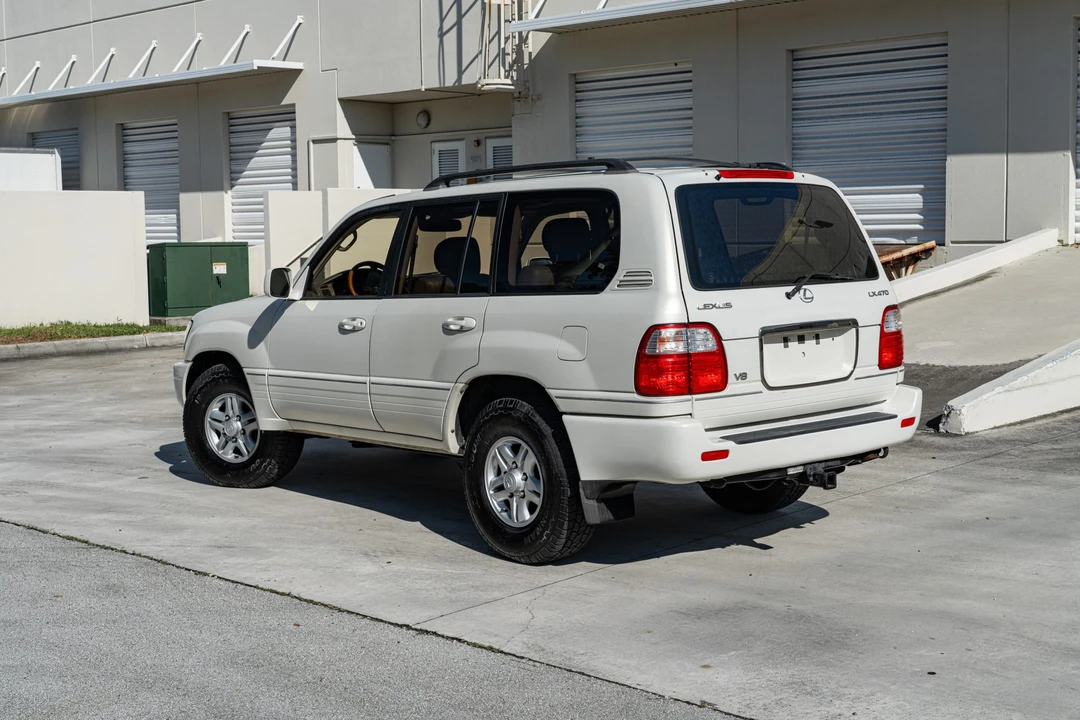 2002 Lexus LX 2nd Gen - Image 11 of 31