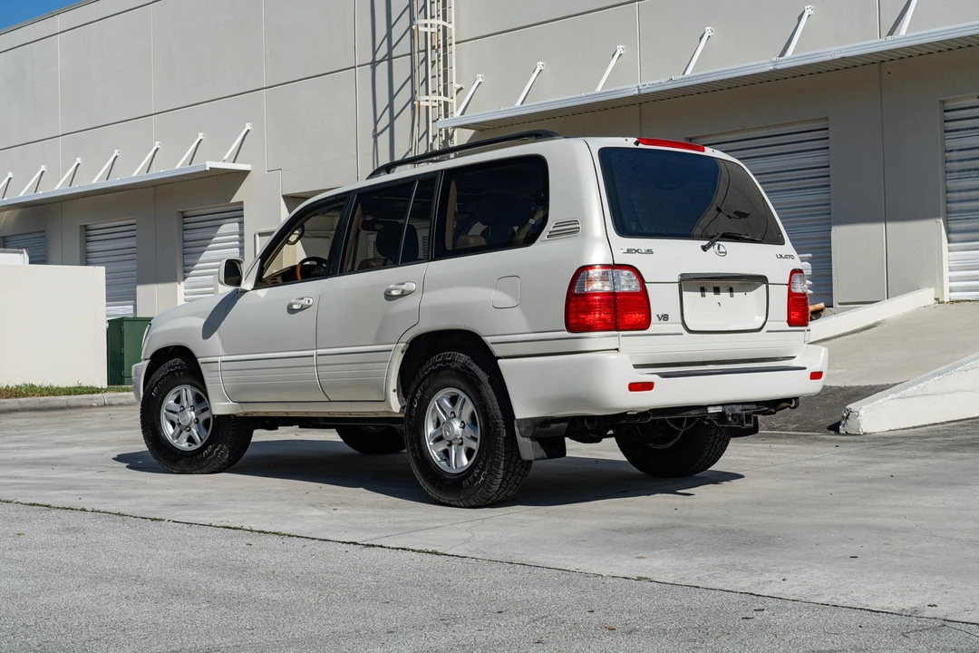 2002 Lexus LX 2nd Gen - Image 12 of 31