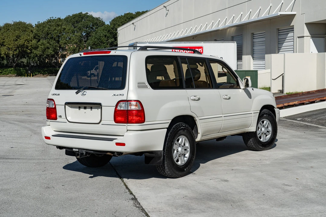 2002 Lexus LX 2nd Gen - Image 16 of 31